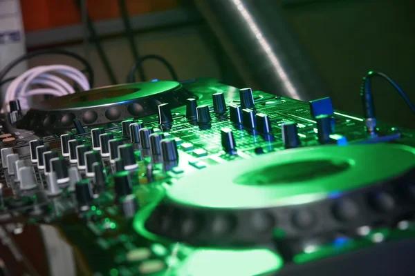 Why DJ Services Are Essential for Events With Guests of Different Ages